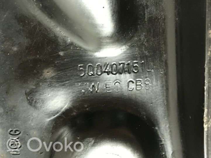 Skoda Octavia Mk3 (5E) Etu-alatukivarren haarukkavipu 5Q0407151L