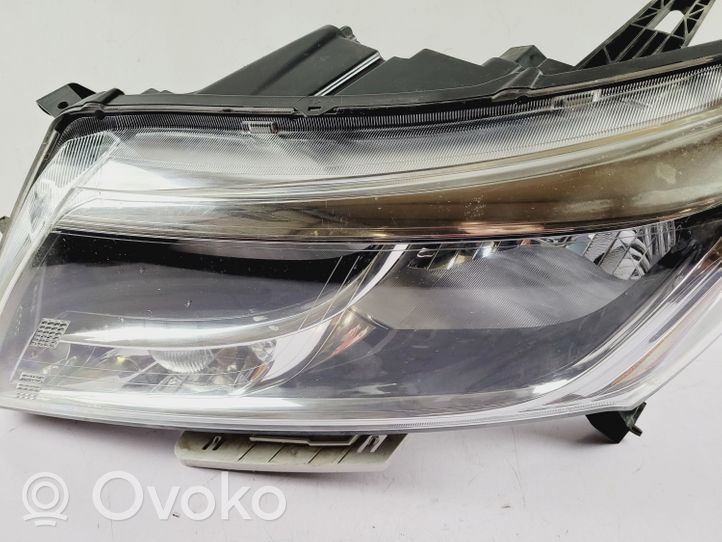 Nissan Pathfinder R52 Lampa przednia 949684