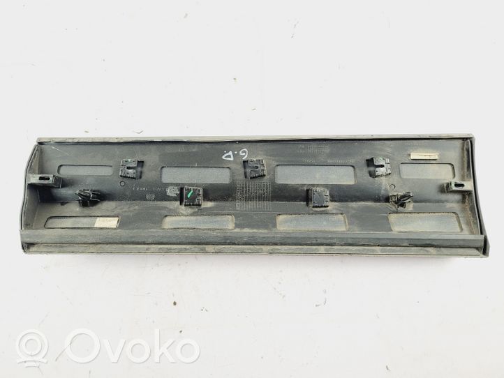 Volkswagen T-Roc Takaoven lista (muoto) 2GA853864