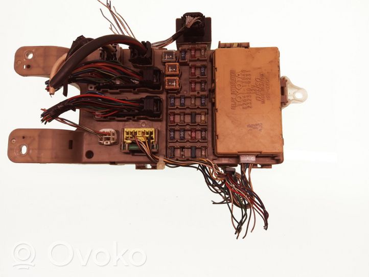 Toyota Corolla E110 Module de fusibles 8364113040