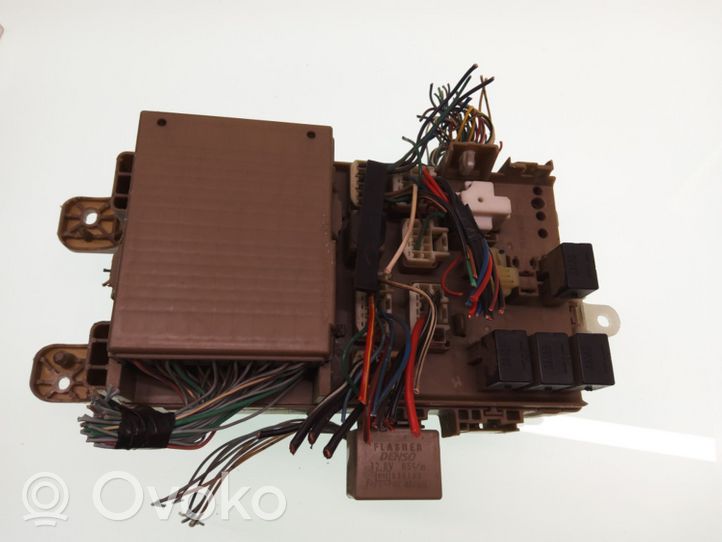 Toyota Corolla E110 Module de fusibles 8364113040