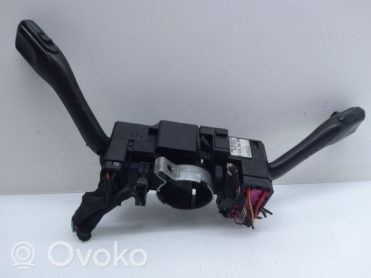 Volkswagen New Beetle Leva/interruttore dell’indicatore di direzione e tergicristallo 8L0953513J