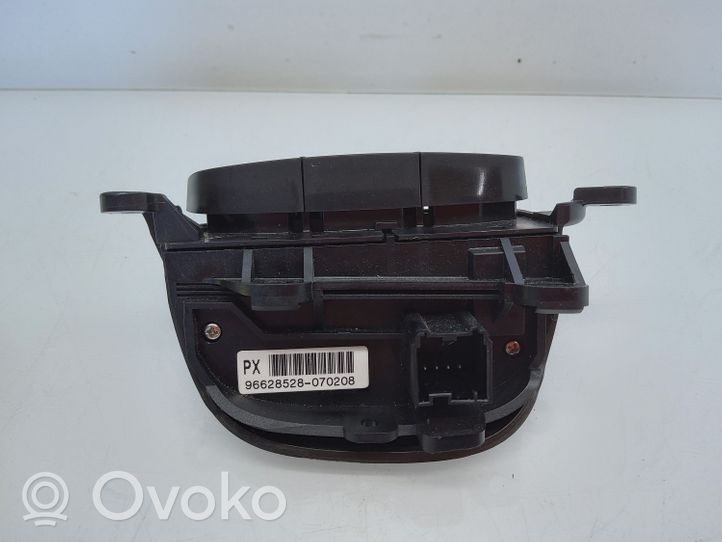 Chevrolet Captiva Äänenvoimakkuuden ohjauskytkin 96628528070208