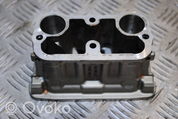 BMW 5 GT F07 Kita variklio galvutės detalė 760510403