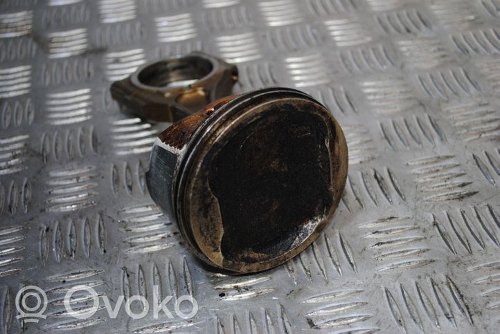 Subaru Outback Piston avec bielle AA35008