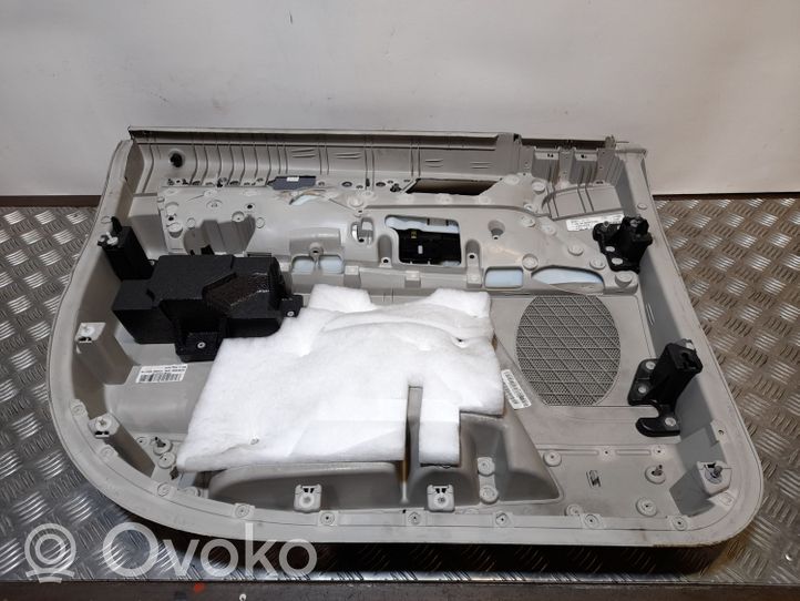 Volkswagen Routan Takaoven verhoilu 1EZ461DVAD