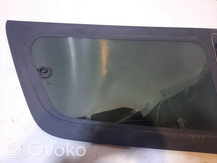 Volkswagen Routan Rear side window/glass 