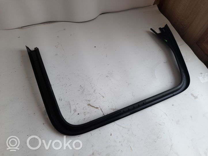 Volkswagen Touareg II Altro elemento di rivestimento della portiera posteriore 7P6867686