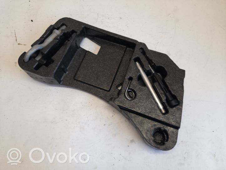 Volkswagen Touareg II Verkleidung Reserveradmulde Ersatzradmulde 7P0012112F