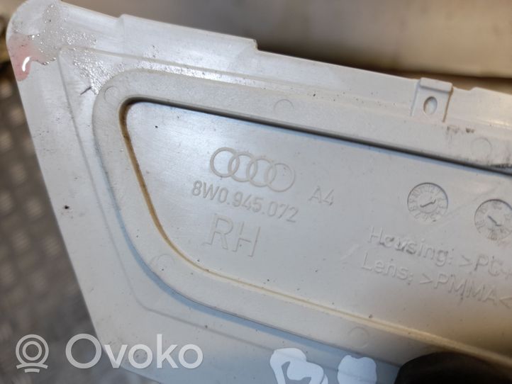 Audi A4 S4 B9 Odblask przedni 8W0945072