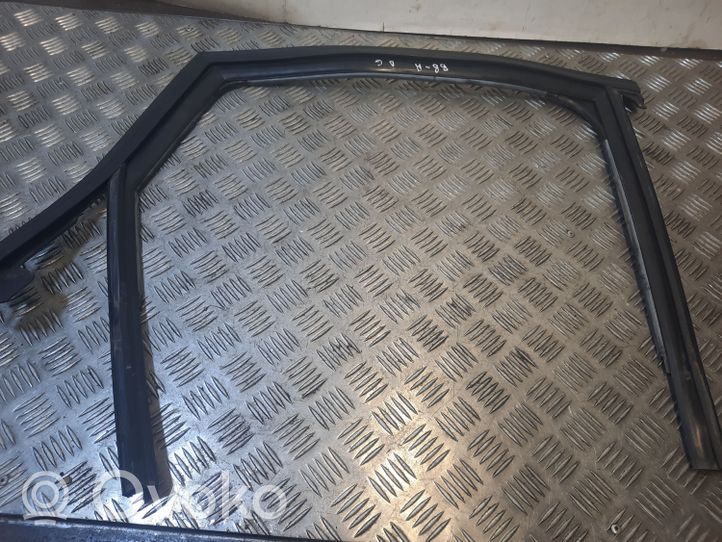 Audi A4 Allroad Joint / vitre de porte arrière 9K9839440F