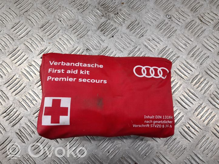 Audi Q7 4L Vaistinėlė 4L0093108B