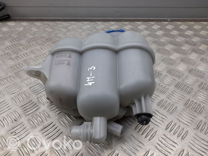 Audi Q7 4M Vase d'expansion / réservoir de liquide de refroidissement 4M0121405J