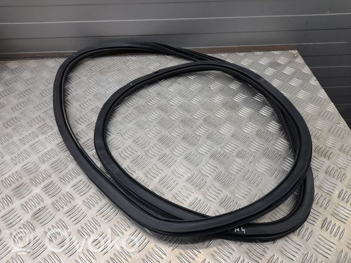 Audi Q7 4M Rear door rubber seal (on body) 4M0833721C