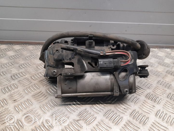 Mercedes-Benz CLS C218 X218 Compressore/pompa sospensioni pneumatiche A2123200104