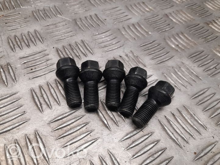 Alfa Romeo Stelvio Nuts/bolts 