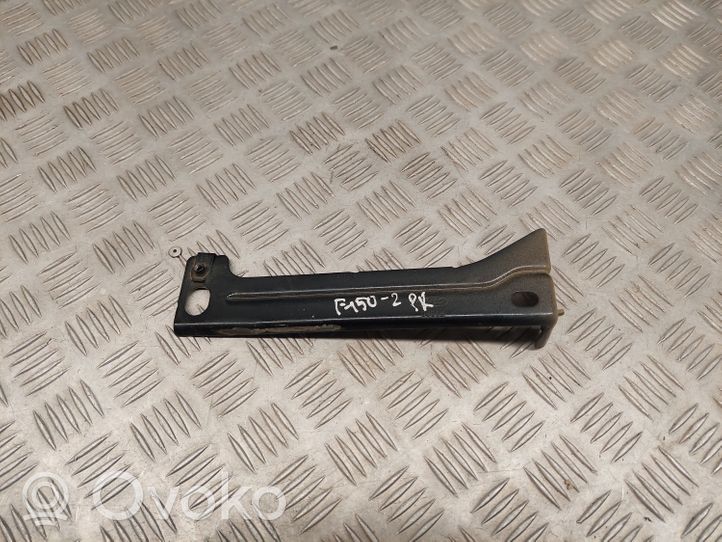 Ford F150 Supporto di montaggio del parafango 16A143A