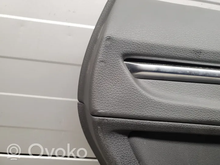 Audi Q3 F3 Takaoven verhoilu 83A971693N