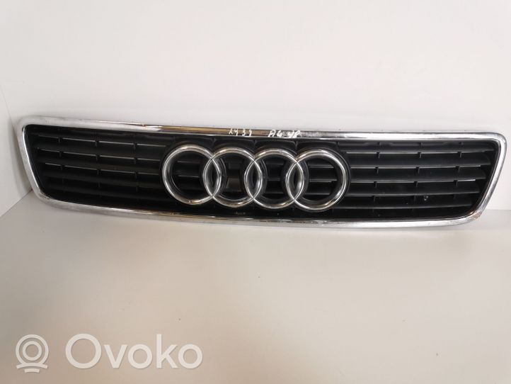 Audi A4 S4 B5 8D Maskownica / Grill / Atrapa górna chłodnicy 8D0853651J