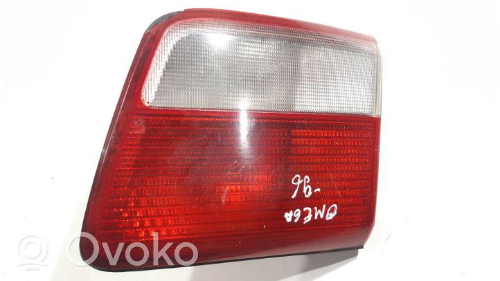 Opel Omega B1 Lampy tylnej klapy bagażnika 62257