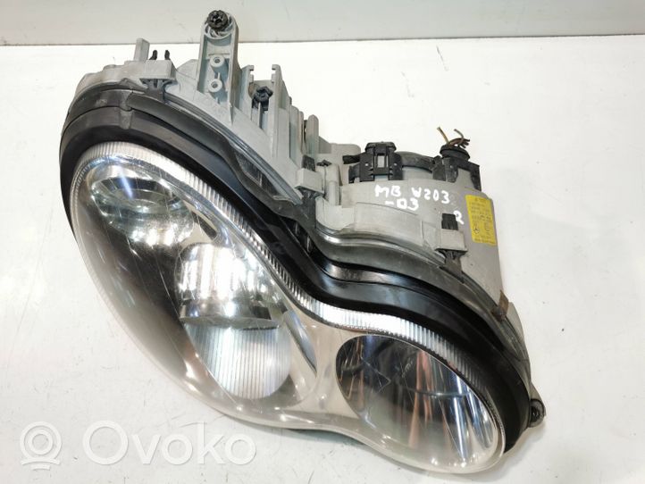 Mercedes-Benz C W203 Phare frontale A2038203861
