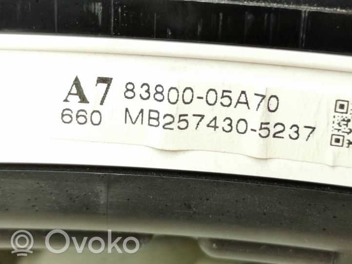 Toyota Avensis T250 Licznik / Prędkościomierz 8380005A70