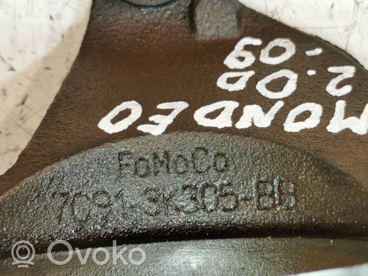 Ford Mondeo MK IV Pusašio pakabinamo guolio kronšteinas 7G913K305BB