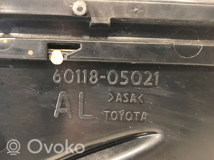 Toyota Avensis T270 Inne części karoserii 6011805021