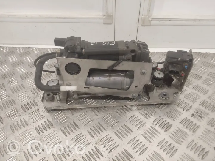 BMW 5 F10 F11 Compressore/pompa sospensioni pneumatiche 37206789450