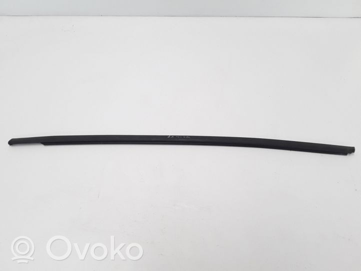 Volvo V60 Moulures des vitres de la porte avant 31335770