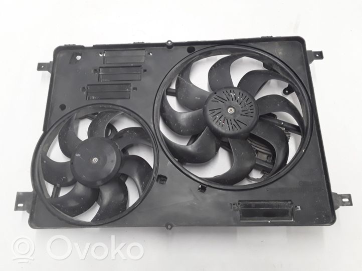 Volvo XC70 Radiator cooling fan shroud 