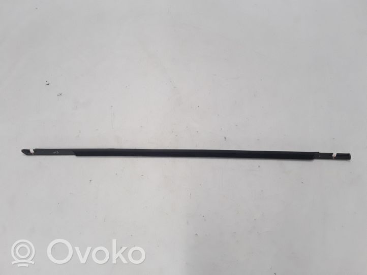 Volvo XC90 Rivestimento modanatura del vetro della portiera anteriore 31479453