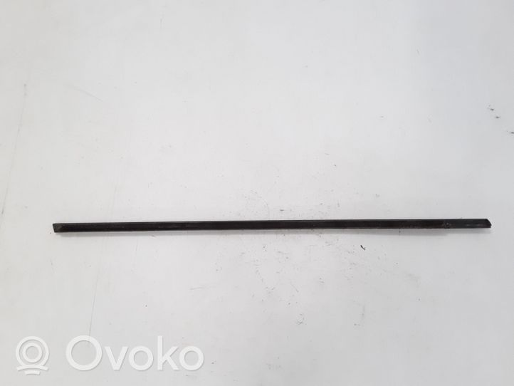 Volvo V60 Moulures des vitres de la porte avant 30799423