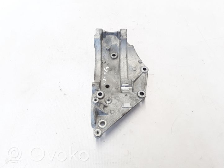 Volvo C30 Soporte del alternador 9682367380