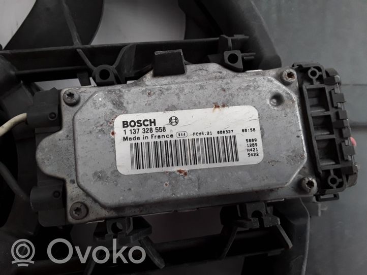 Volvo C30 Jäähdyttimen jäähdytinpuhaltimen suojus 31261990