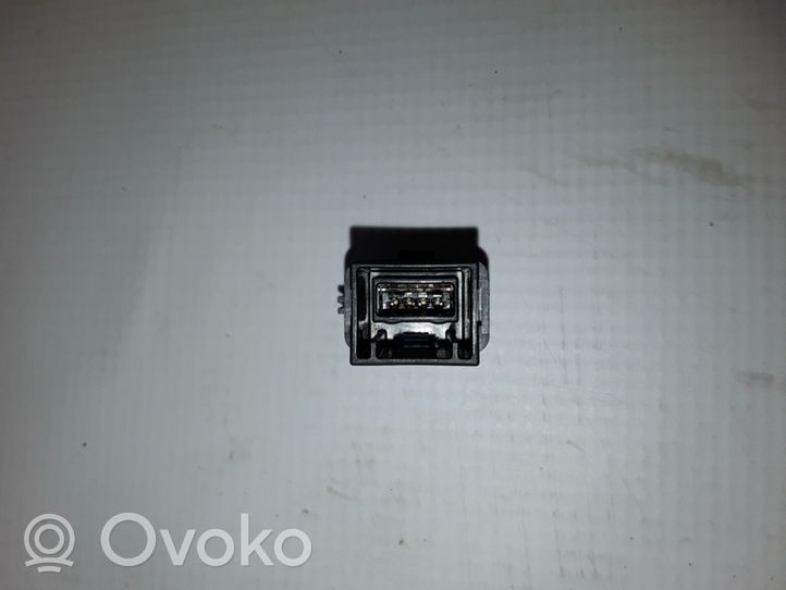 Volvo S80 Connettore plug in AUX 