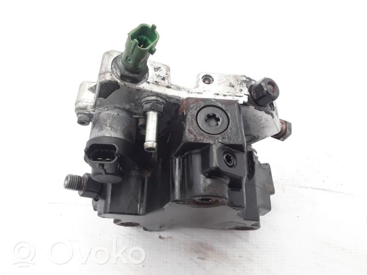 Volvo XC70 Fuel injection high pressure pump 8692521