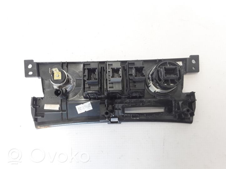 Renault Koleos I Panneau de garniture tableau de bord 682607642R