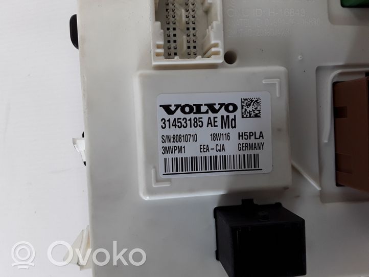 Volvo XC40 Ramka / Moduł bezpieczników 31453185