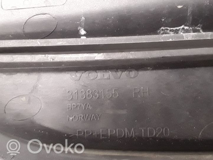 Volvo S60 Grotelės apatinės (trijų dalių) 