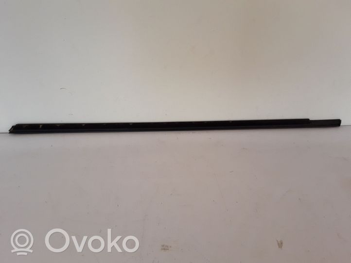 Volvo V60 Moulures des vitres de la porte avant 30799424