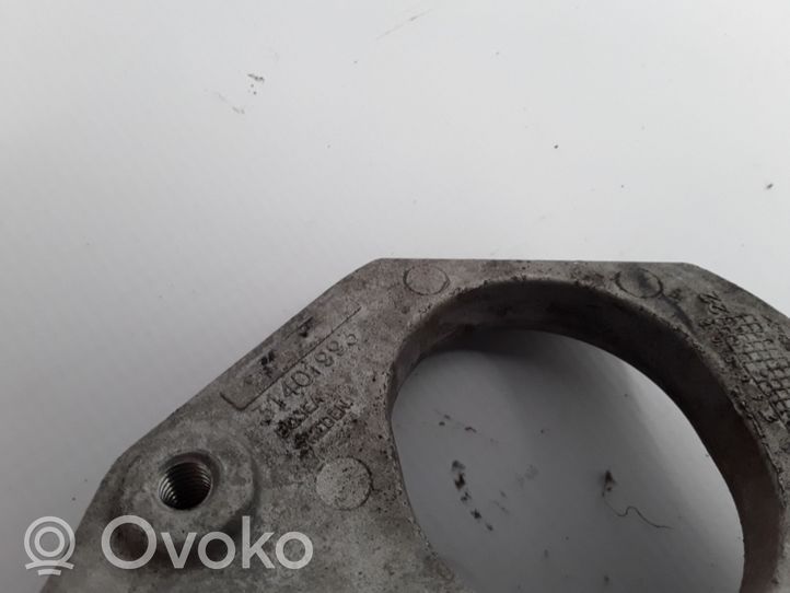 Volvo S90, V90 Vetoakselin tukilaakerin kiinnike 31401993