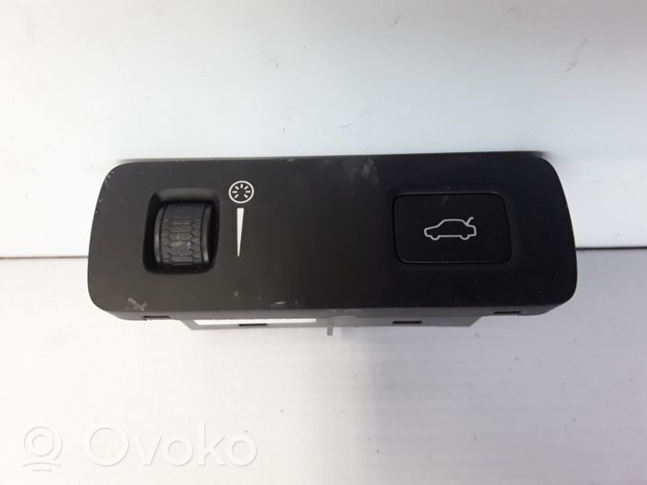 Volvo S90, V90 Przełącznik / Przycisk otwierania klapy bagażnika 31376510