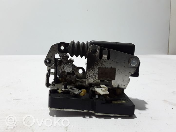 Dacia Duster Etuoven lukko 825029556R