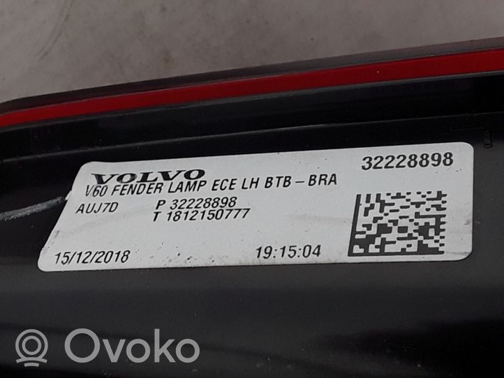 Volvo V60 Feux arrière / postérieurs 32228898