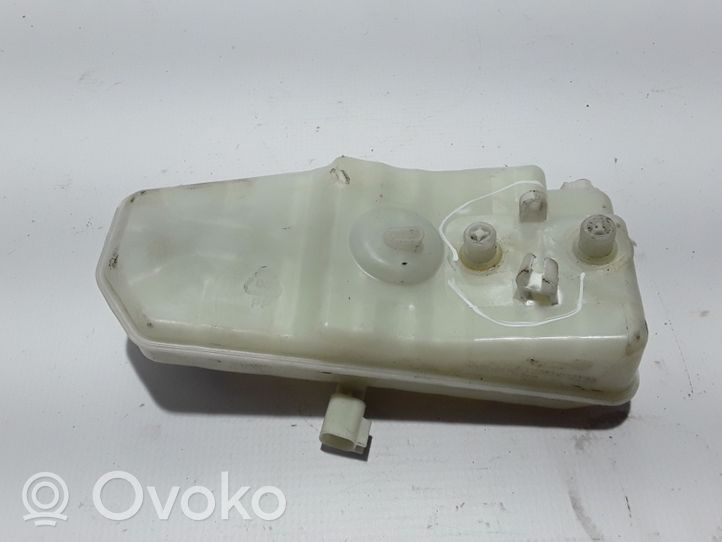 Volvo XC40 Brake fluid reservoir 