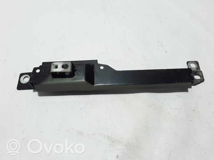 Volvo XC60 Fender mounting bracket 31424581