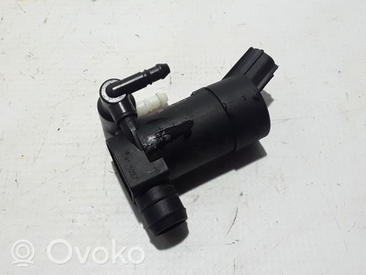 Volvo V70 Windscreen/windshield washer pump 