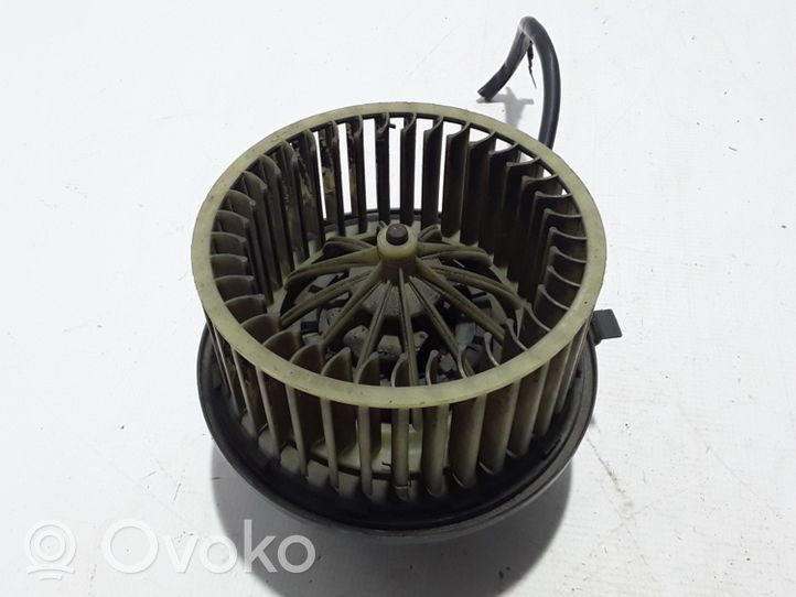 Volkswagen PASSAT B3 Motor/activador trampilla del aire acondicionado (A/C) 357819021