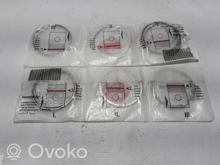 Renault Trafic II (X83) Segment de piston 7701470248